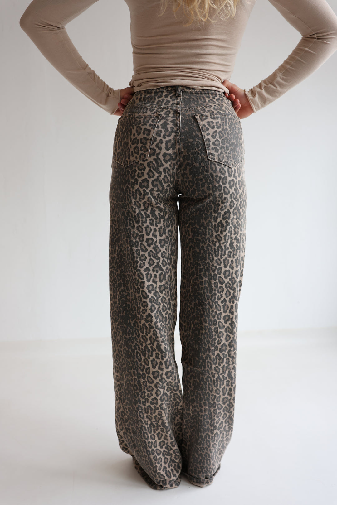 Wide Leg Jeans mit Leoprint
