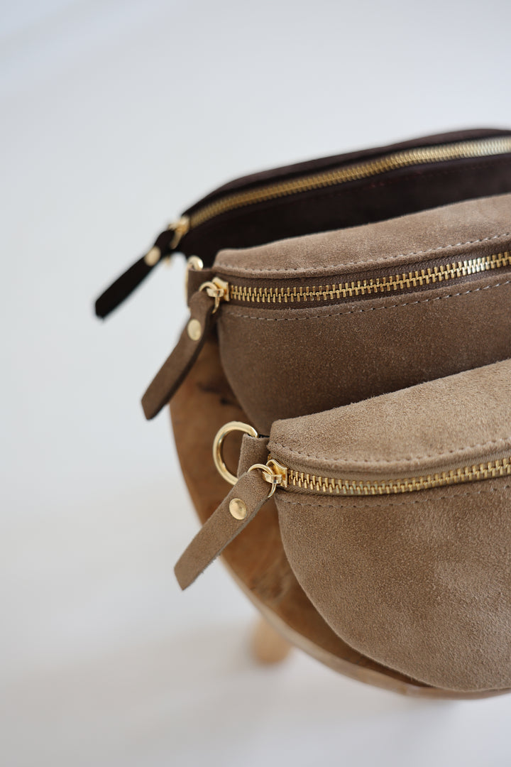 Crossbody Bag Small aus Wildleder