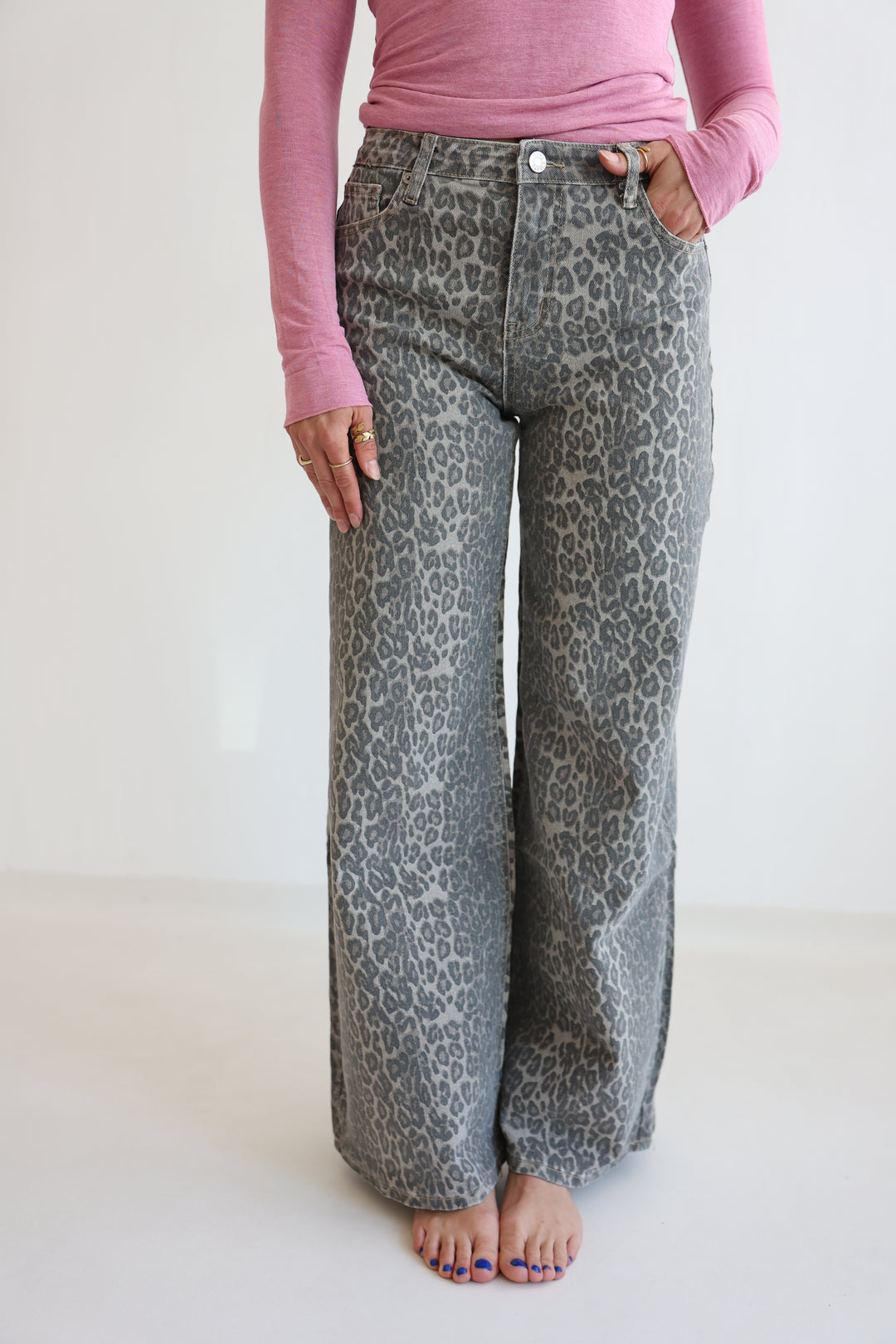 Wide Leg Jeans mit Leoprint