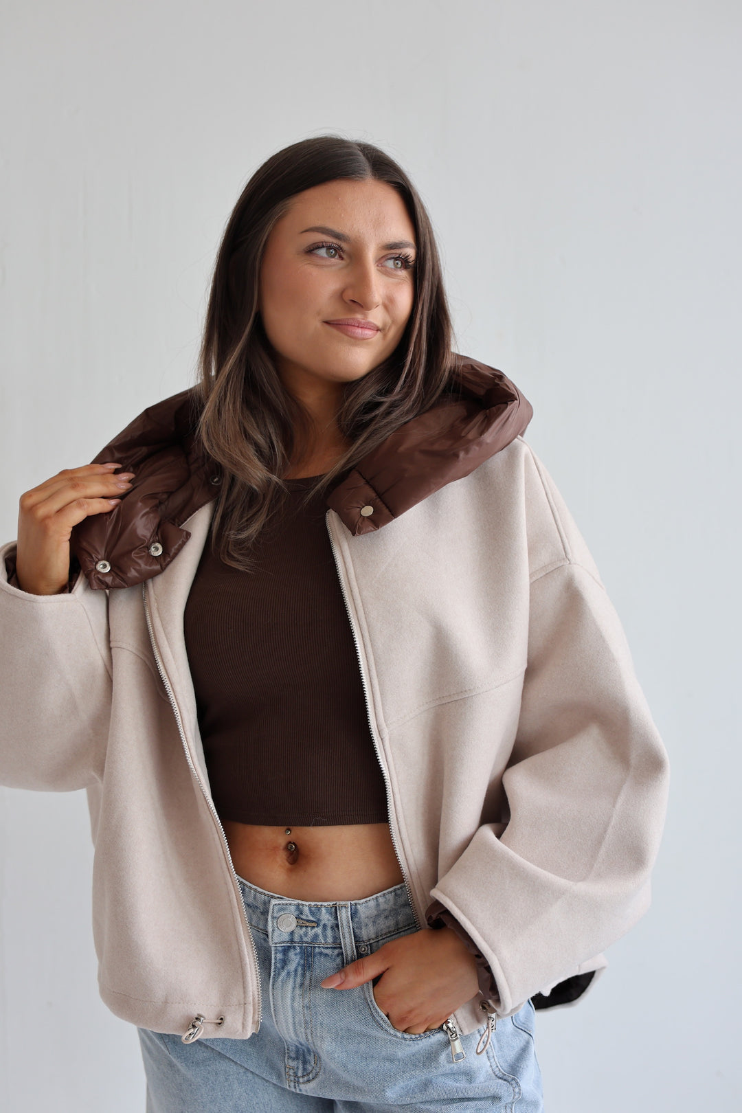 Leichte Bomberjacke mit abnehmbarer Kapuze