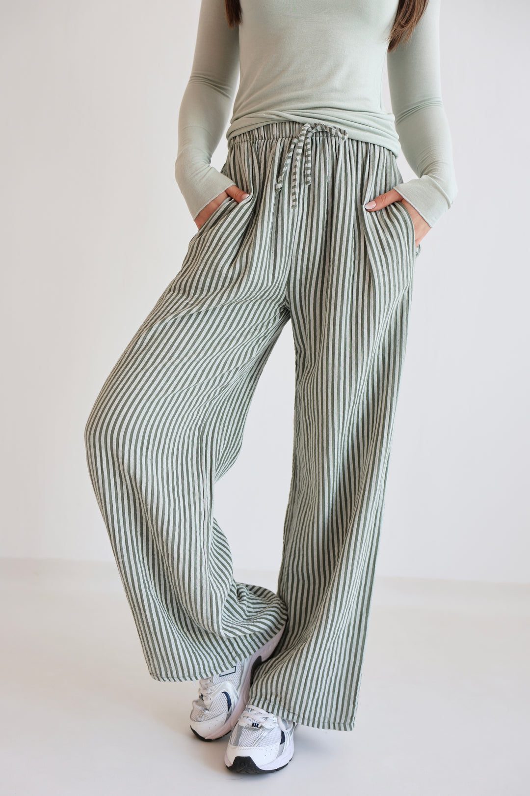 Lange Musselinhose mit Streifen Little Lines