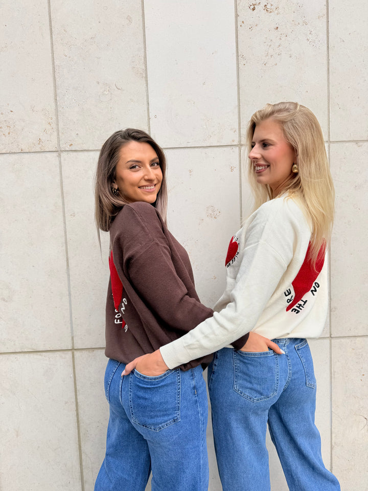 Pullover Love is a Kiss