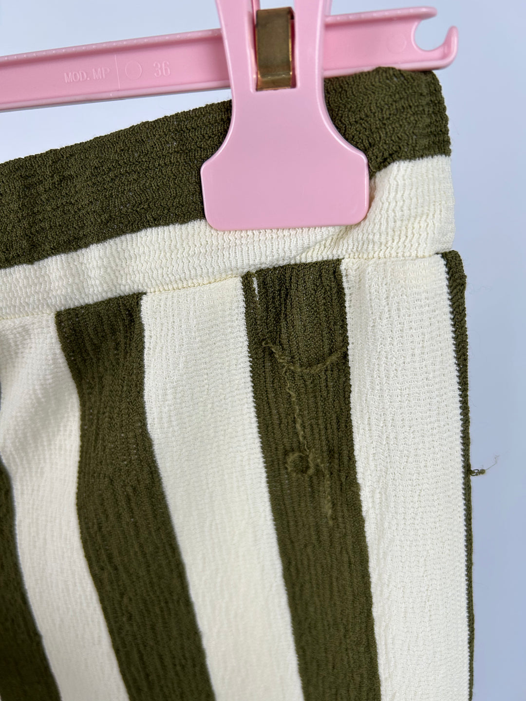 GESTREIFTE HOSE BLOCKSTRIPES (KURZE LÄNGE) KHAKI GR. M/L (B-WARE)