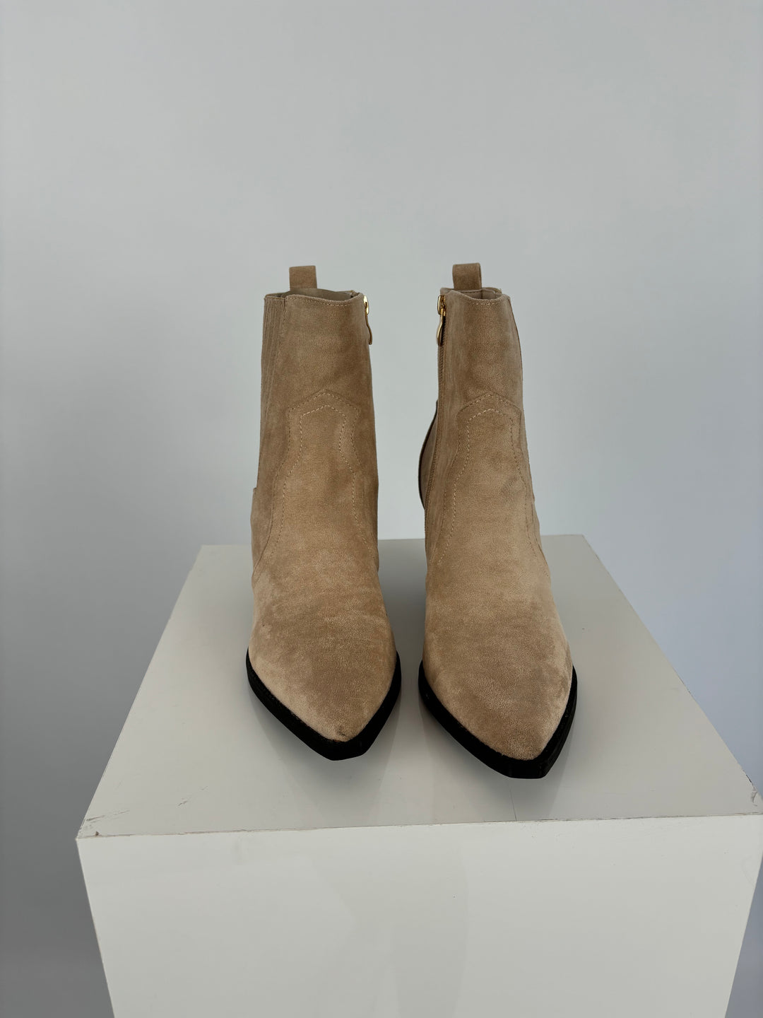 WESTERN STIEFELETTE MIT BLOCKABSATZ VEGAS BEIGE GR. 40 (B-WARE)