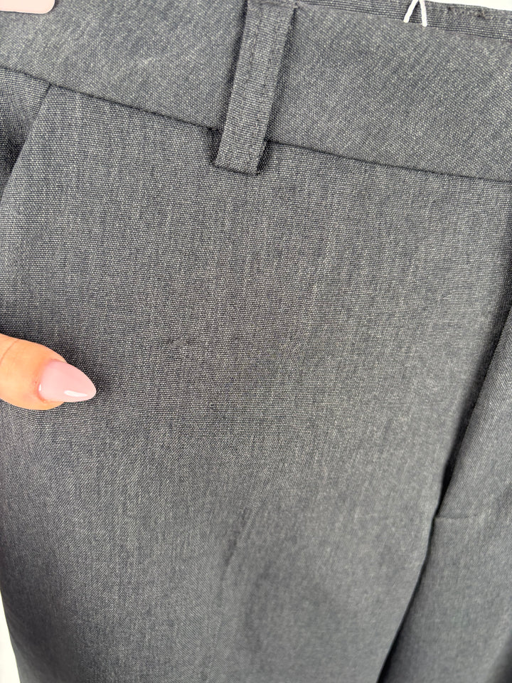 KURZE ANZUGSHOSE GINA (68825) GRAU GR. 40 (B-WARE)