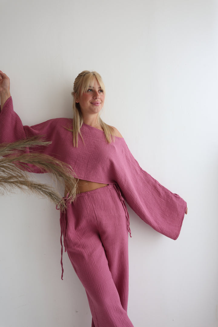 Zweiteiler aus Musselin mit Offshoulder-Shirt