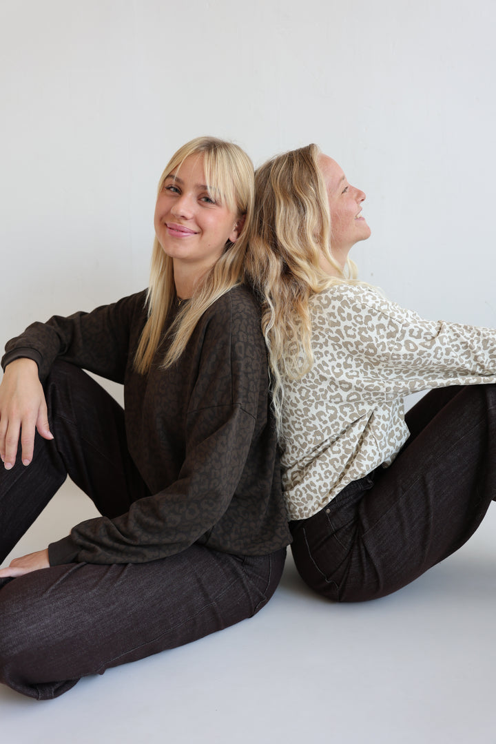 Sweater mit Leoprint