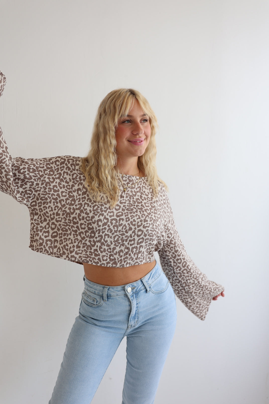 Off-Shoulder Musselinshirt mit Leoprint Liz