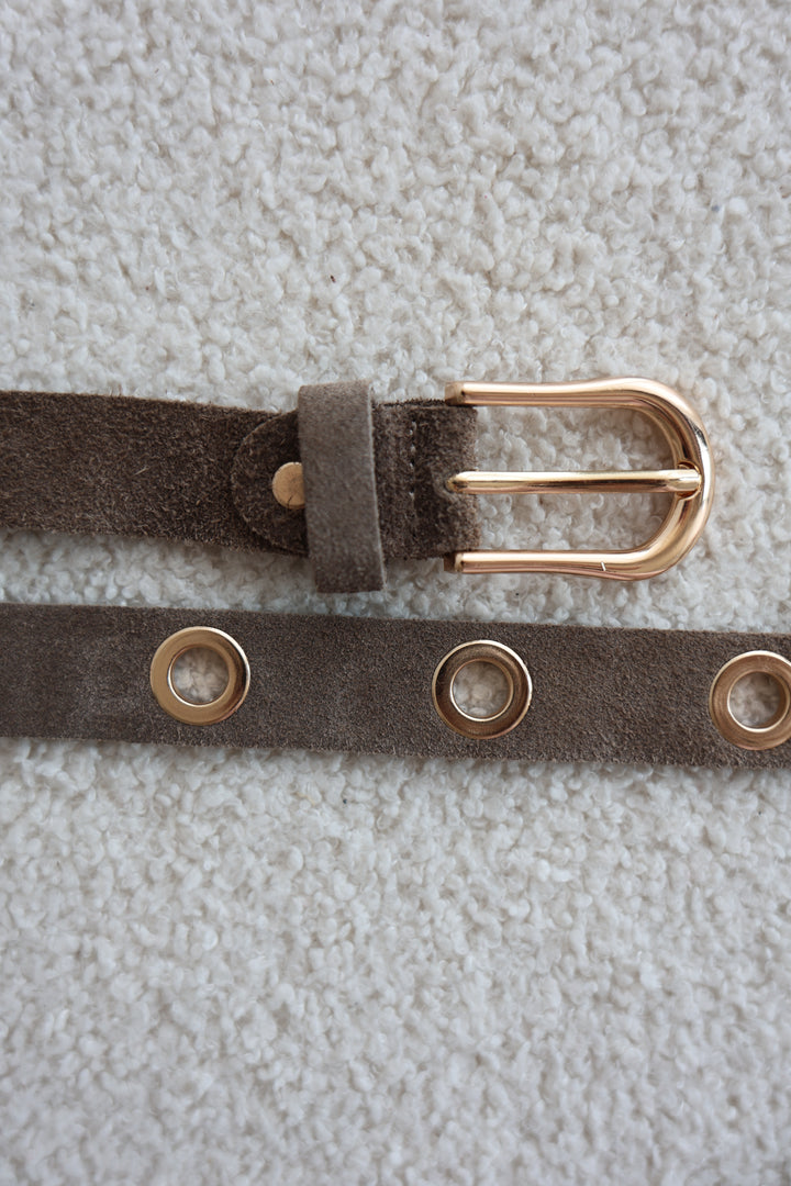 Ösengürtel aus Wildleder