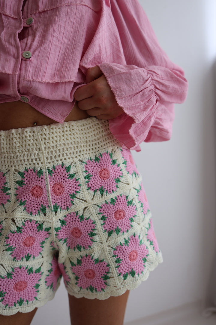 Gehäkelte Shorts Pink Flowers