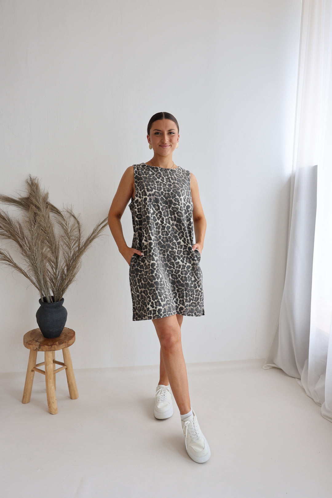 Jeanskleid mit Leoprint