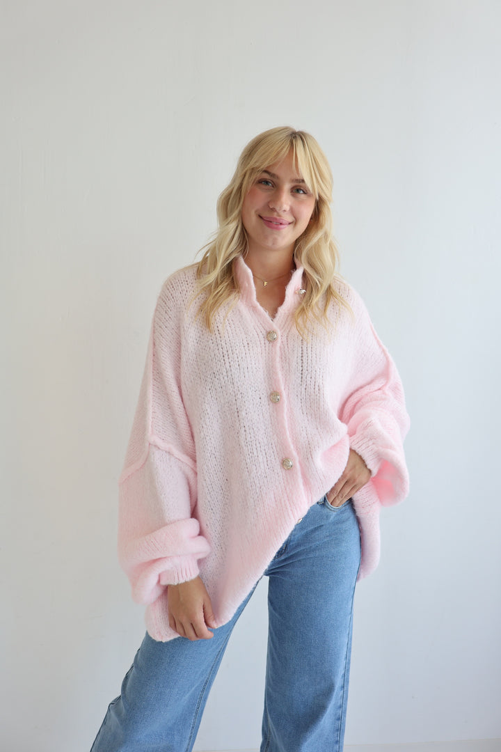 Langer Oversize Cardigan mit goldenen Manschettenknöpfen Claire