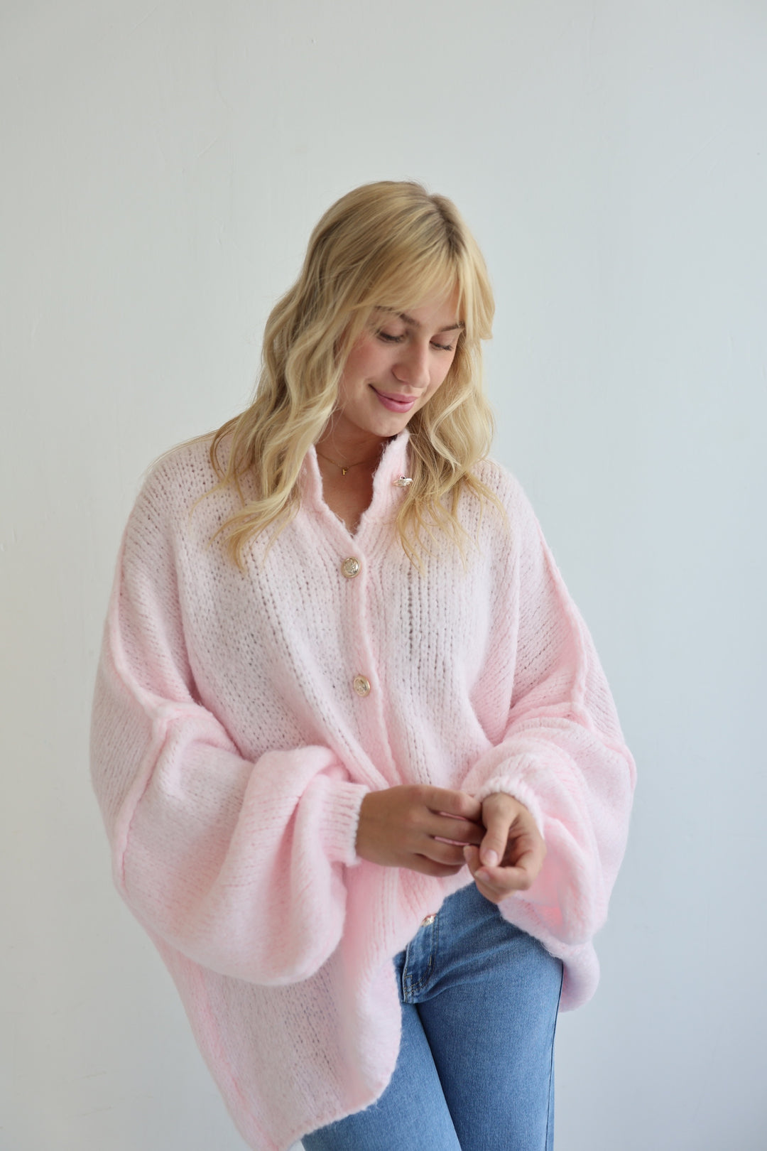 Langer Oversize Cardigan mit goldenen Manschettenknöpfen Claire