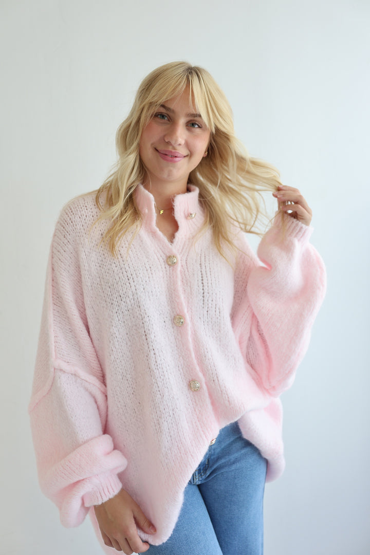 Langer Oversize Cardigan mit goldenen Manschettenknöpfen Claire