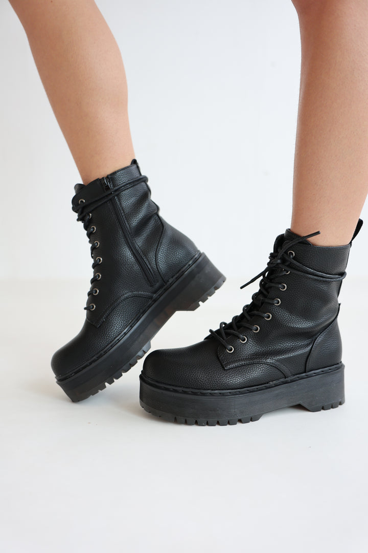 Plateau Boots Velvet