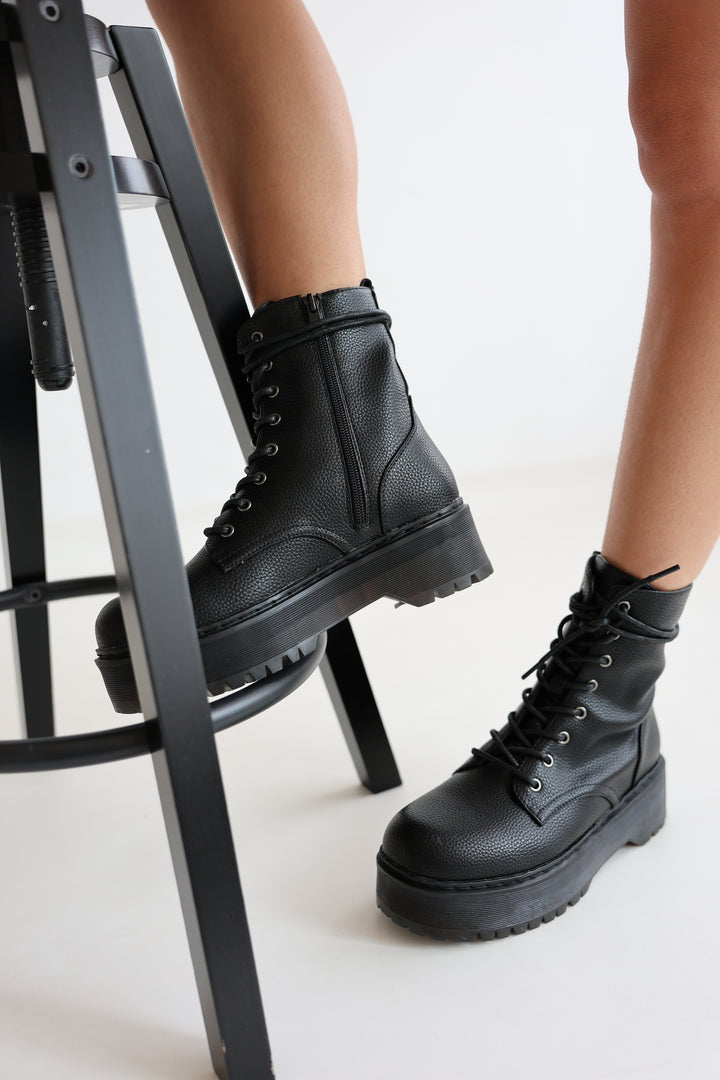 Plateau Boots Velvet