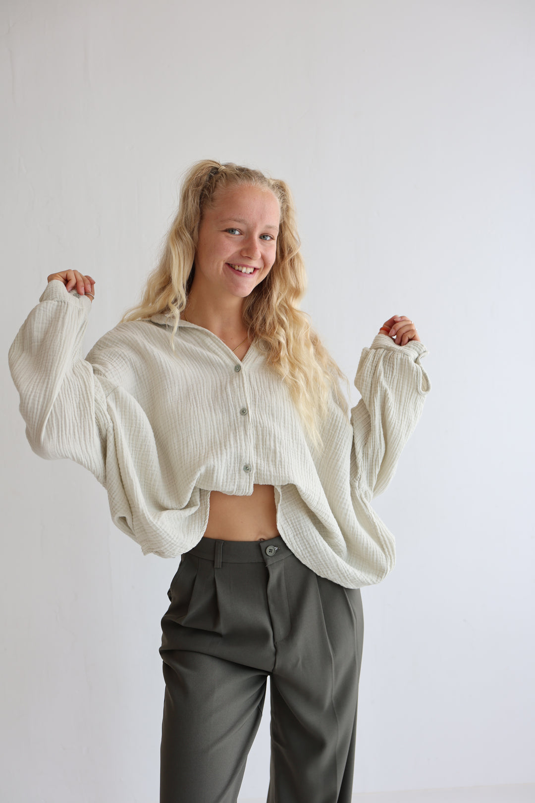 Kurzes Blusenhemd aus Musselin (einfarbig)