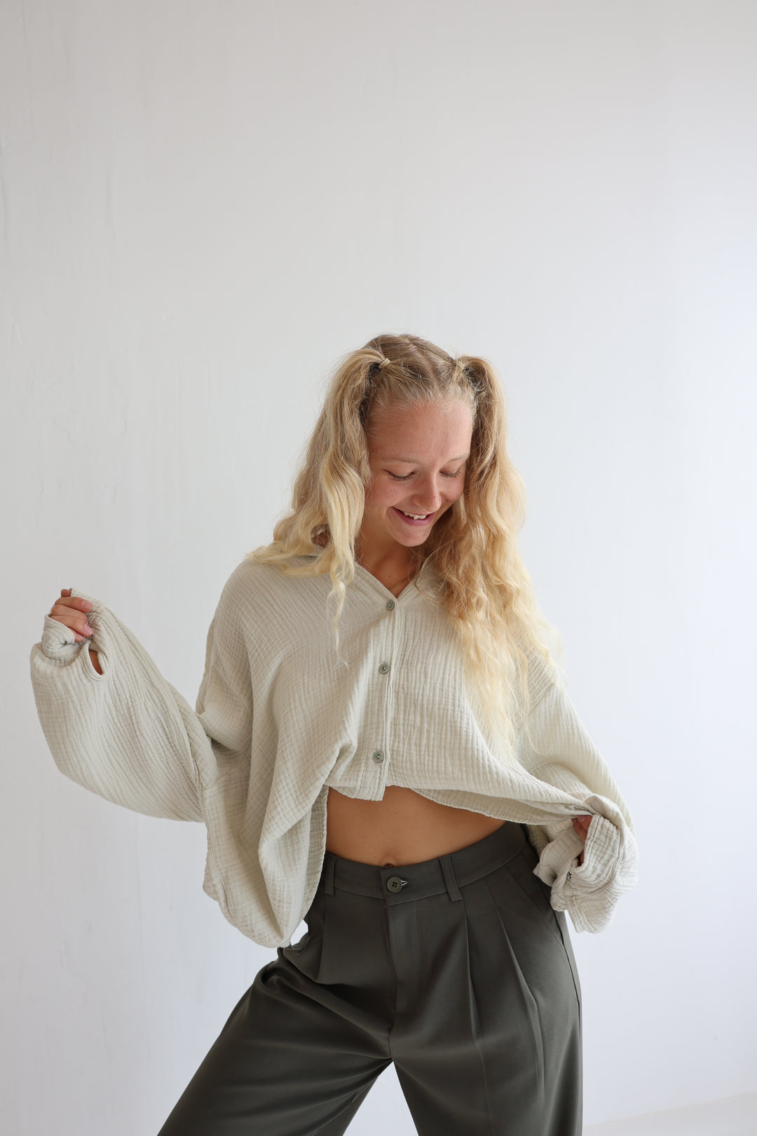 Kurzes Blusenhemd aus Musselin (einfarbig)