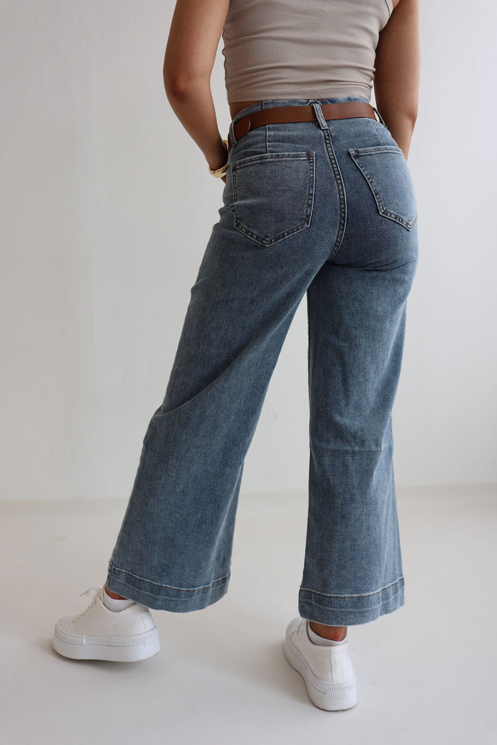 Short Wide Leg Jeans mit Gürtel Kendra