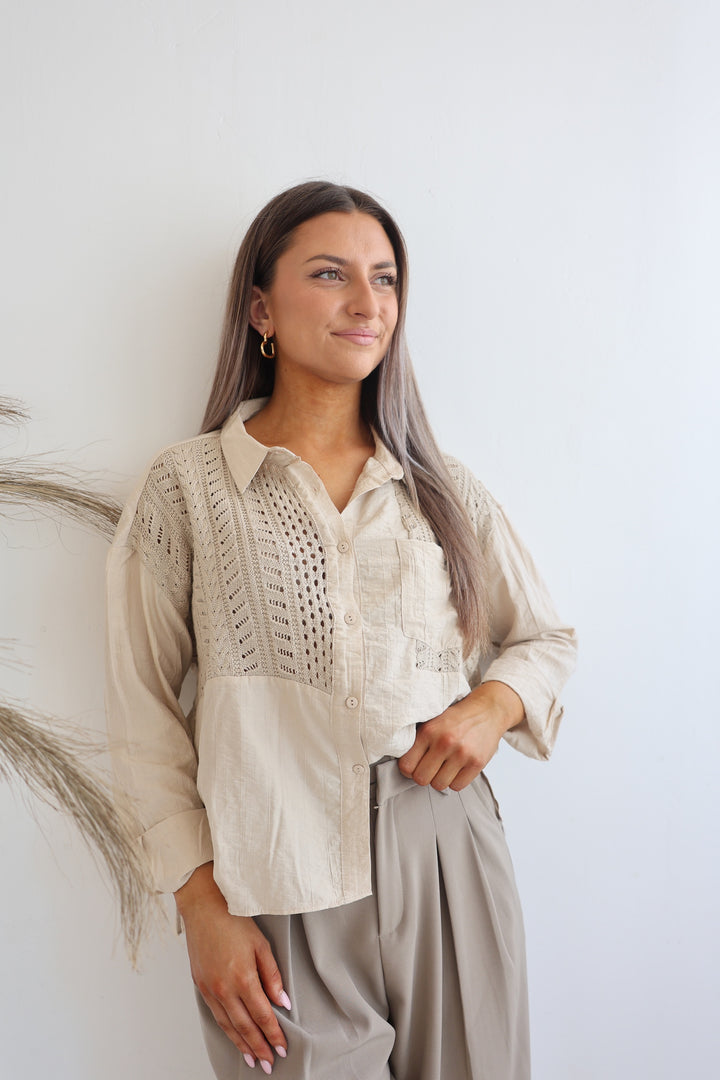 Lockere Bluse mit Häkeldetails Mirella