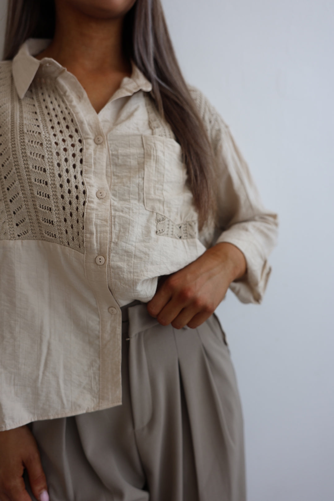 Lockere Bluse mit Häkeldetails Mirella