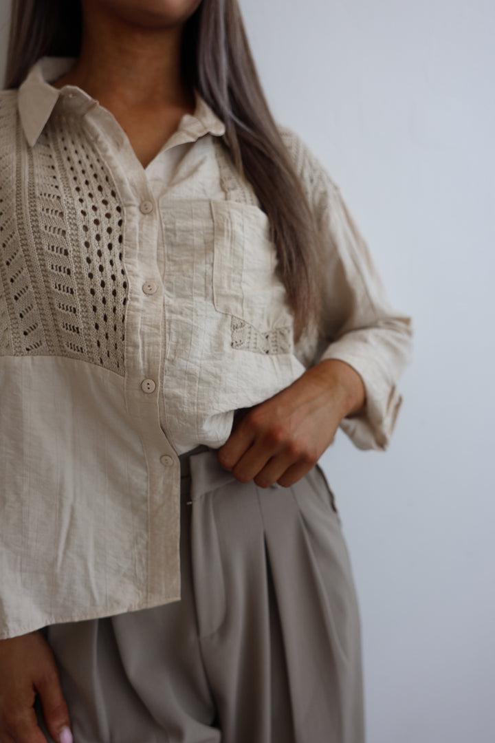 Lockere Bluse mit Häkeldetails Mirella