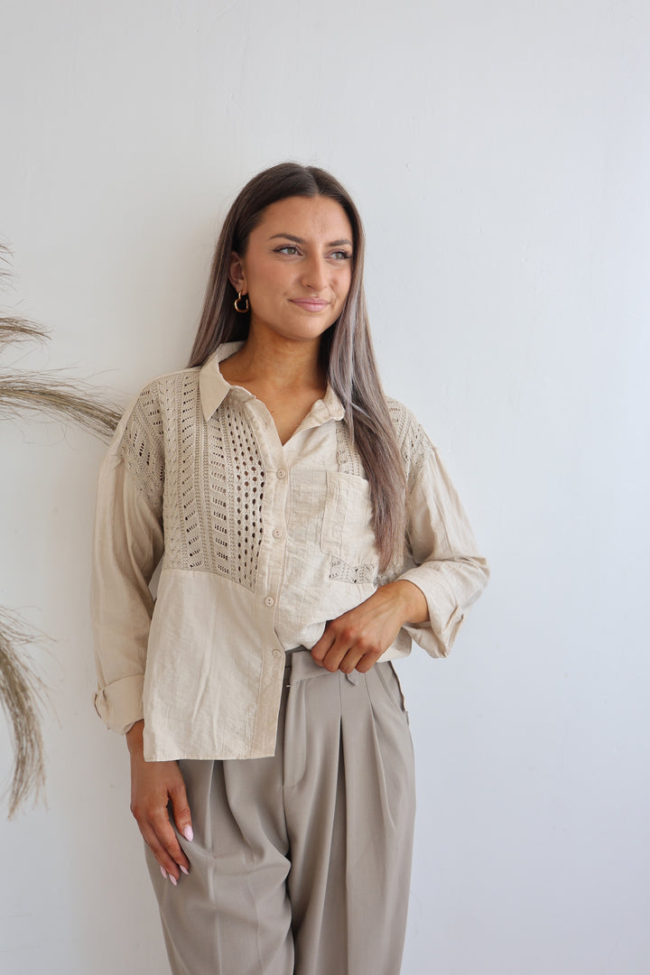 Lockere Bluse mit Häkeldetails Mirella