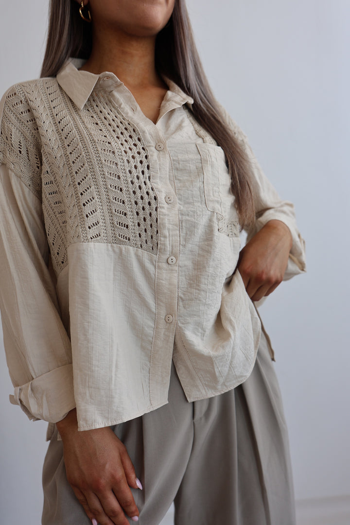 Lockere Bluse mit Häkeldetails Mirella