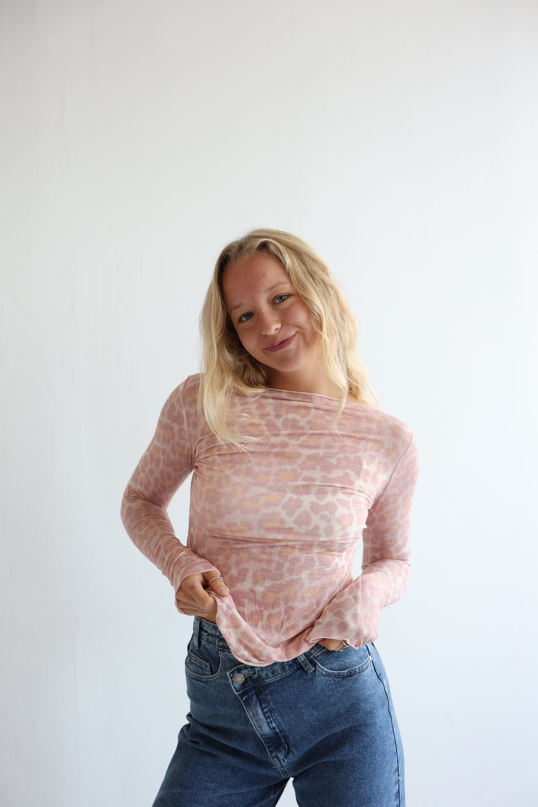 Cashmere Longsleeve mit Leoprint