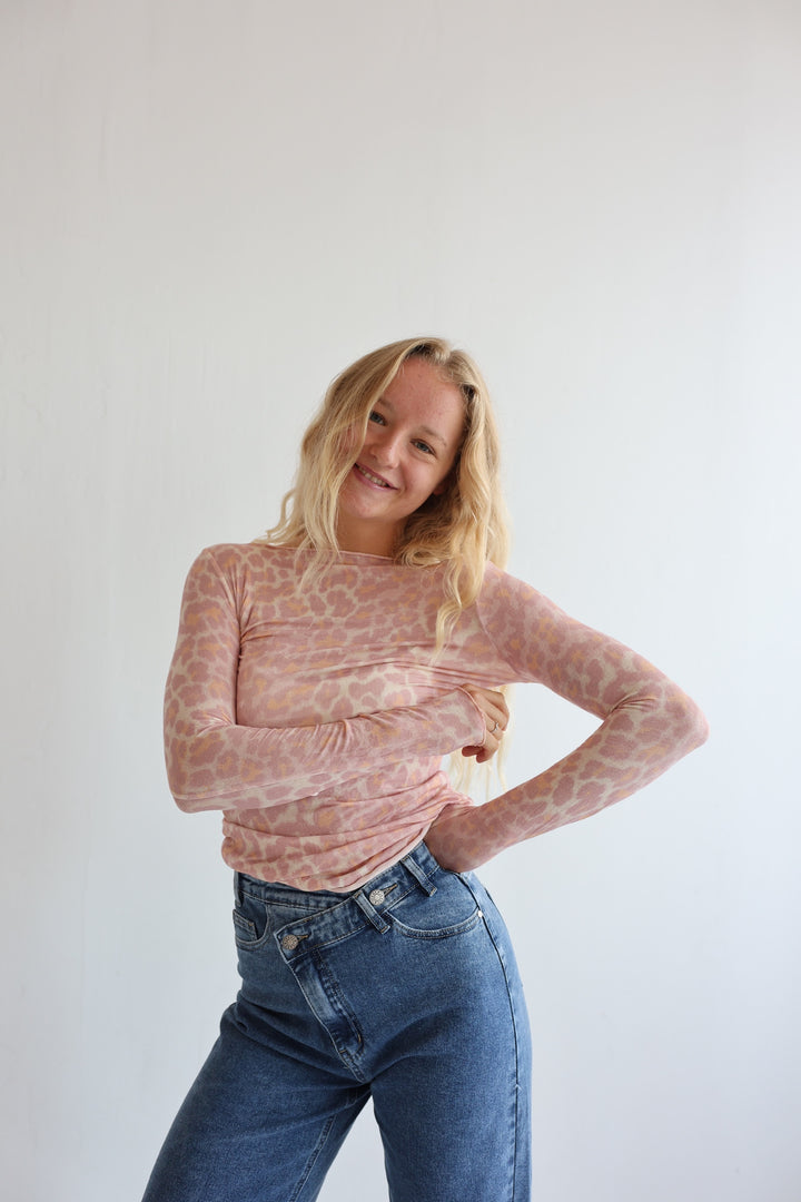 Cashmere Longsleeve mit Leoprint