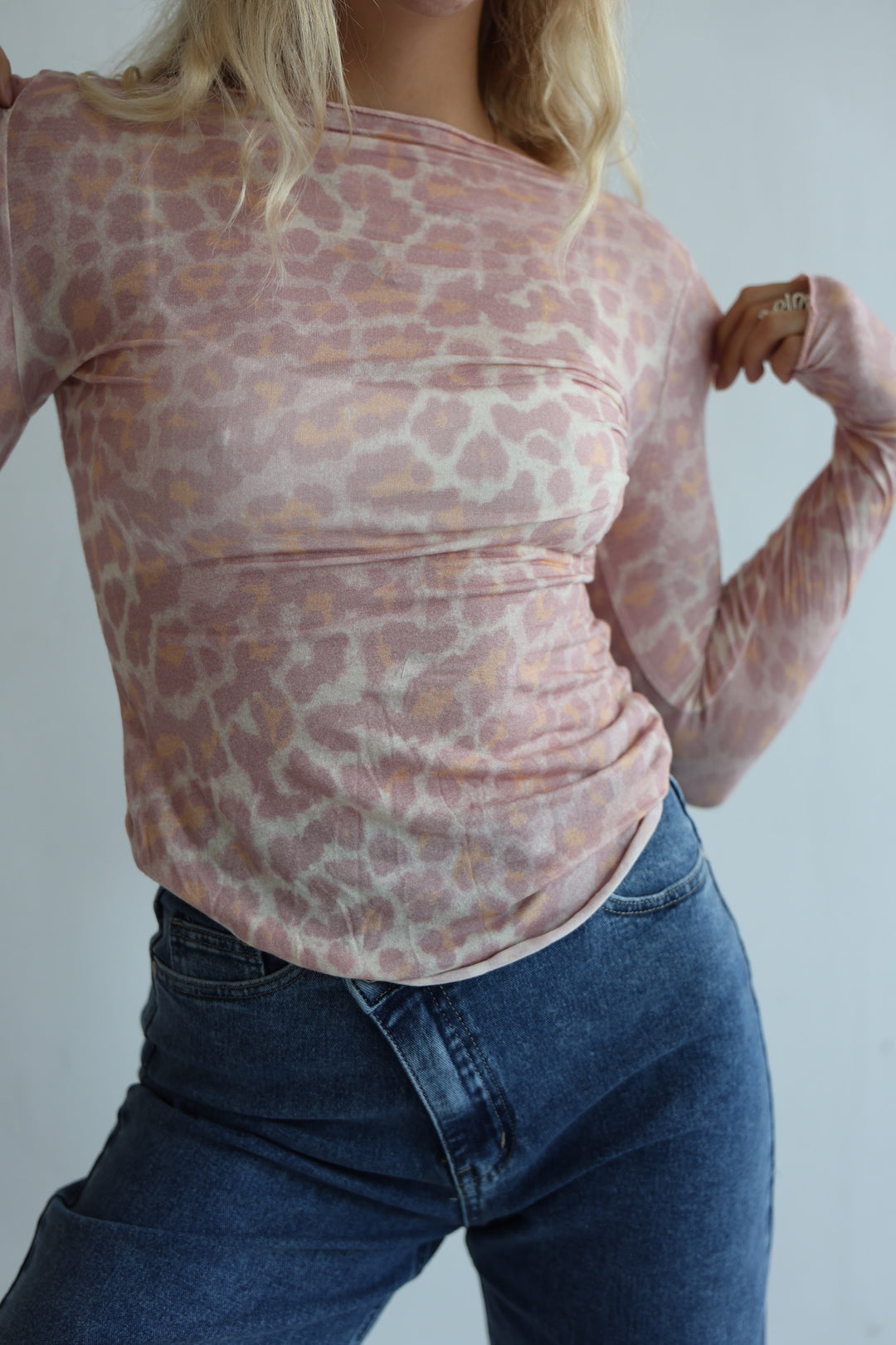 Cashmere Longsleeve mit Leoprint