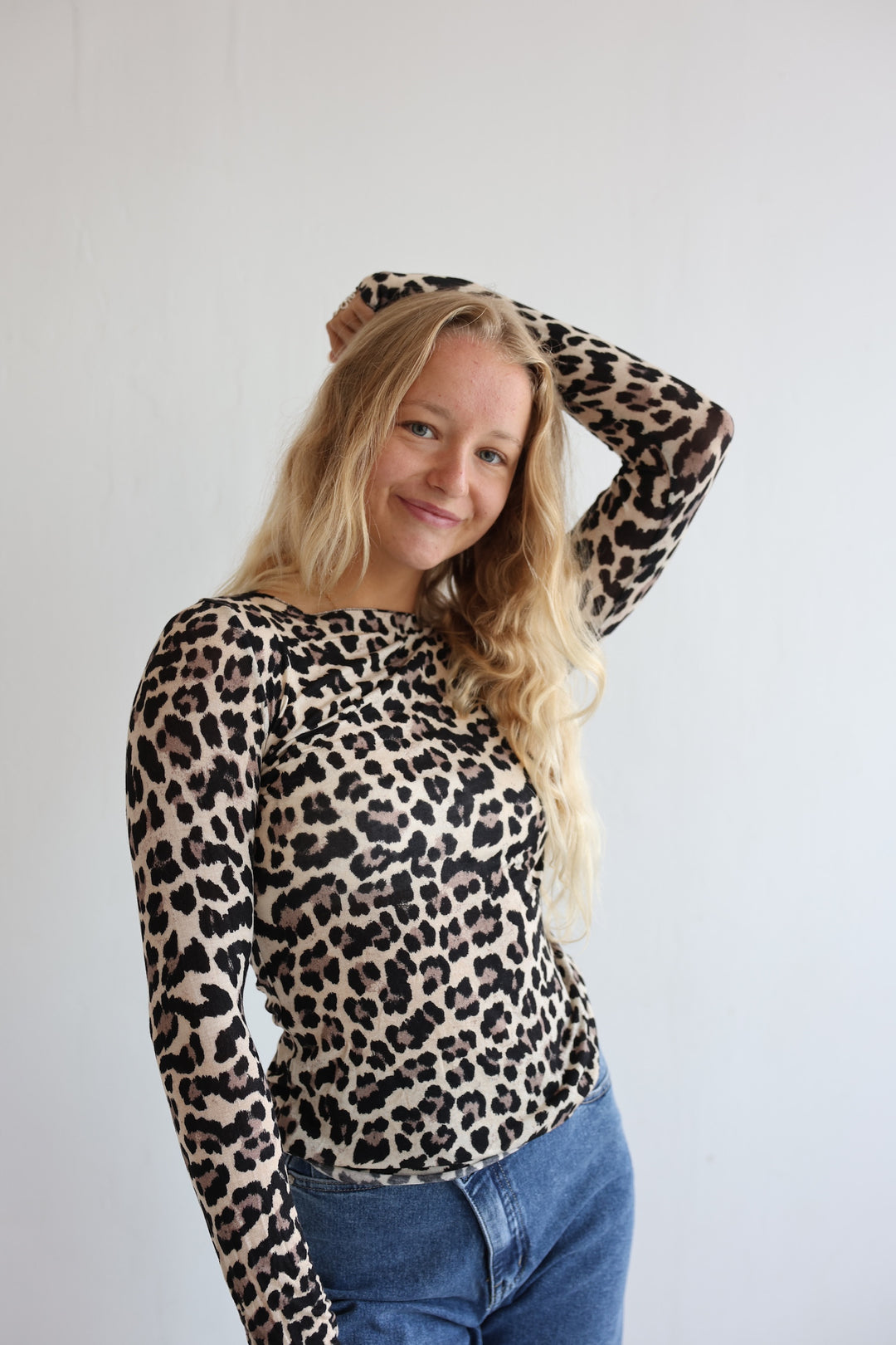 Cashmere Longsleeve mit Leoprint