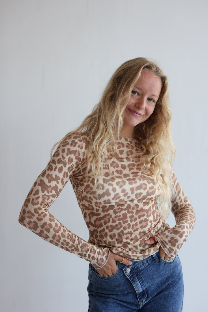 Cashmere Longsleeve mit Leoprint