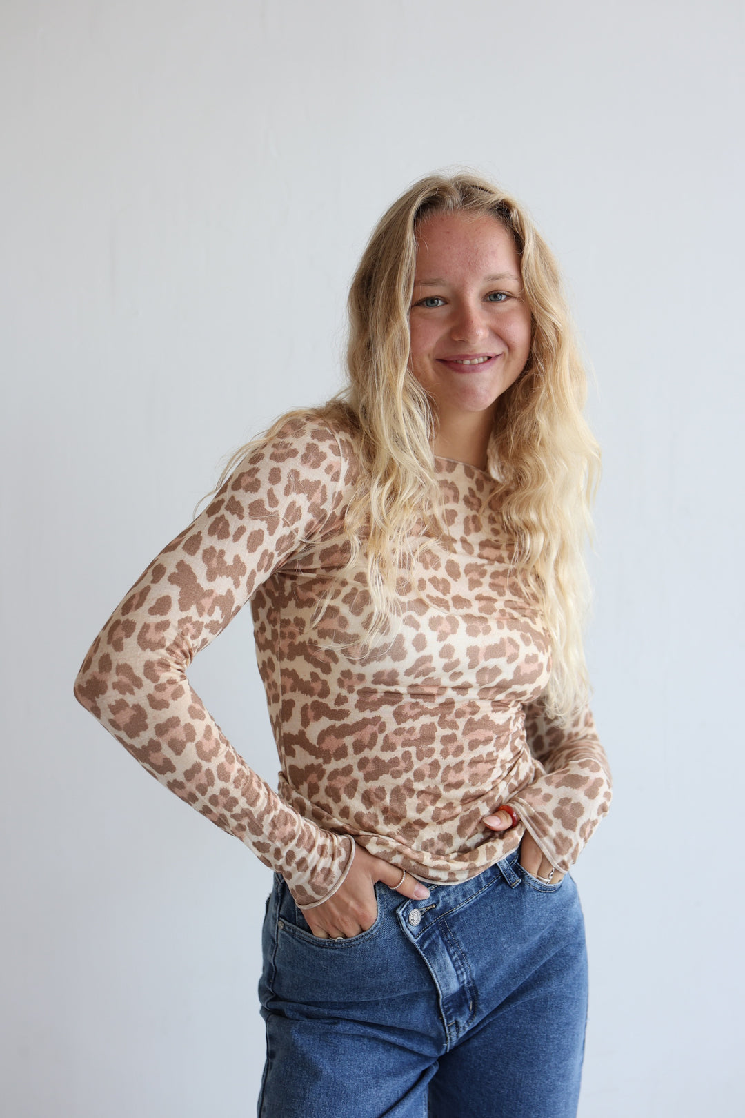 Cashmere Longsleeve mit Leoprint