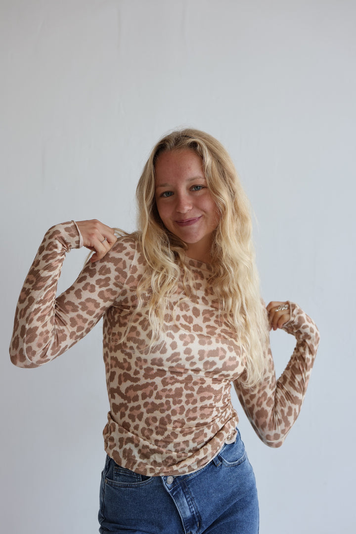 Cashmere Longsleeve mit Leoprint