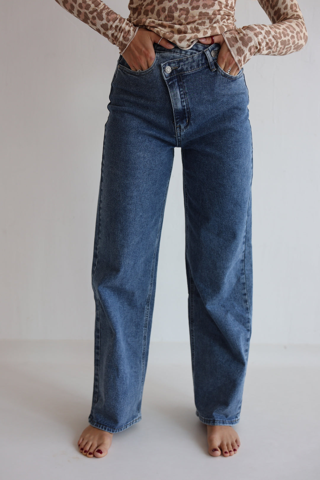 Straight Fit Jeans mit Asymmetrischem Hosenbund Linda