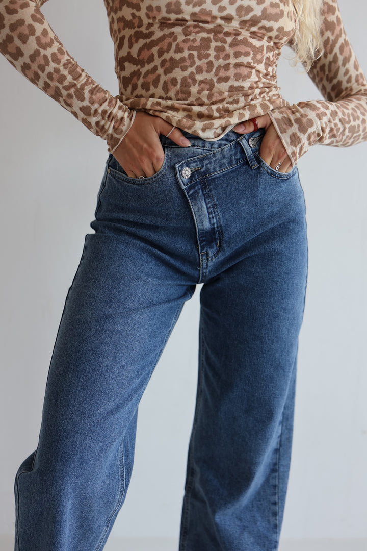 Straight Fit Jeans mit Asymmetrischem Hosenbund Linda
