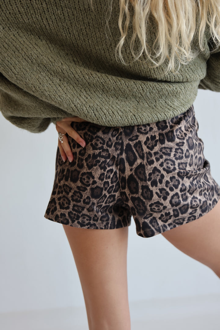 Wildleder Hosenrock mit Leoprint