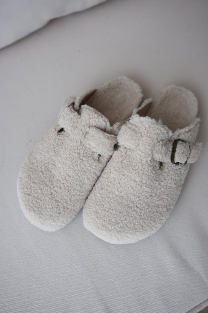 Pantolette Fluffy Sheep