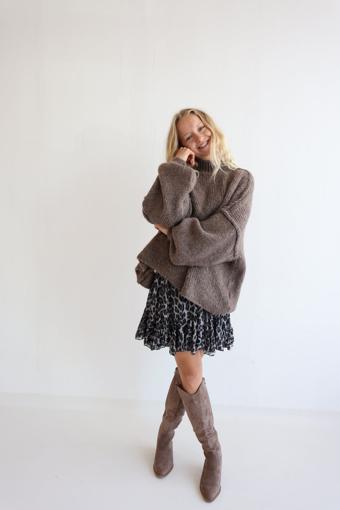 Kurzer Volantrock mit Leoprint Mona