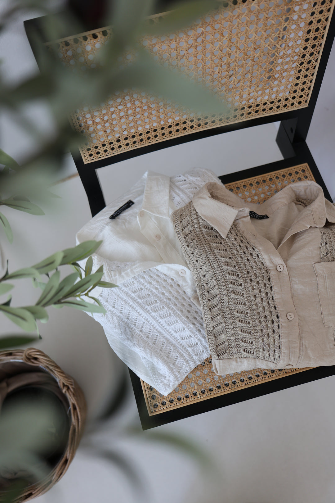 Lockere Bluse mit Häkeldetails Mirella