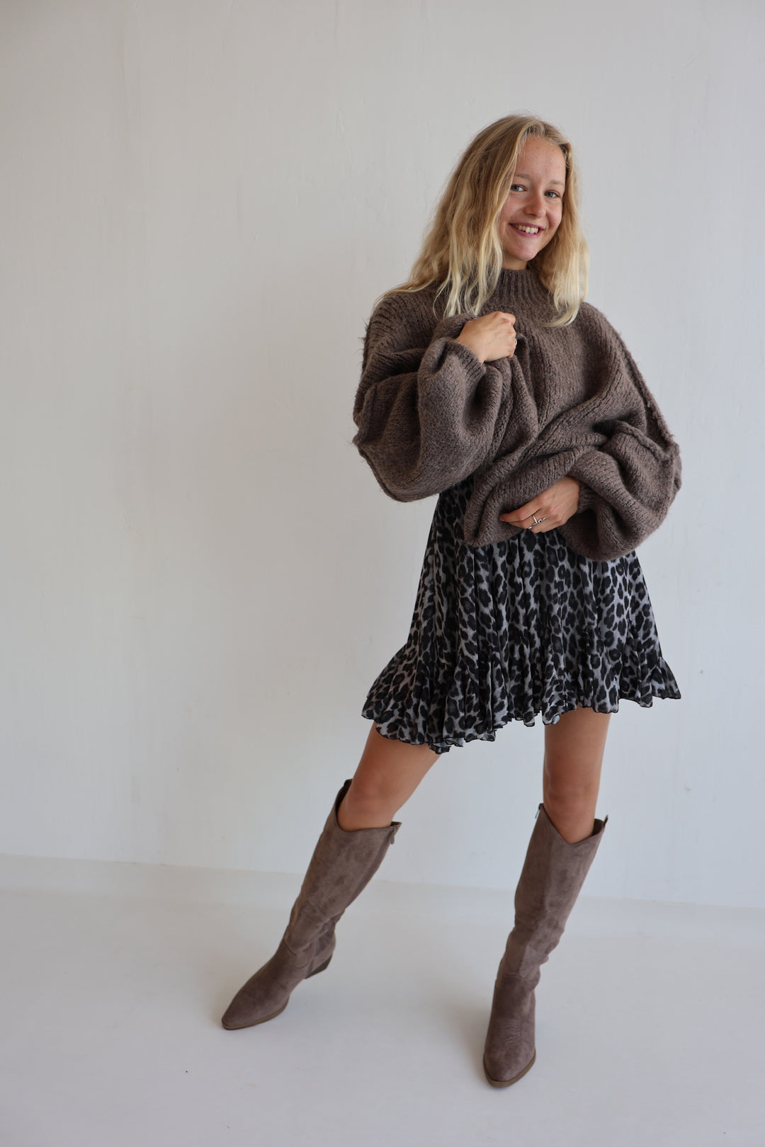 Kurzer Volantrock mit Leoprint Mona