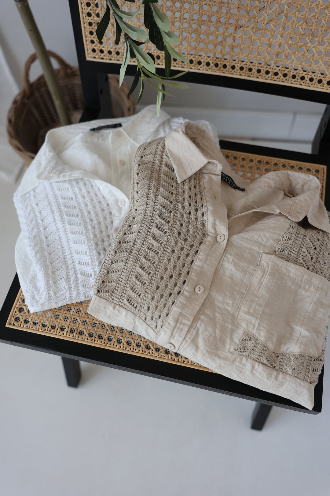 Lockere Bluse mit Häkeldetails Mirella