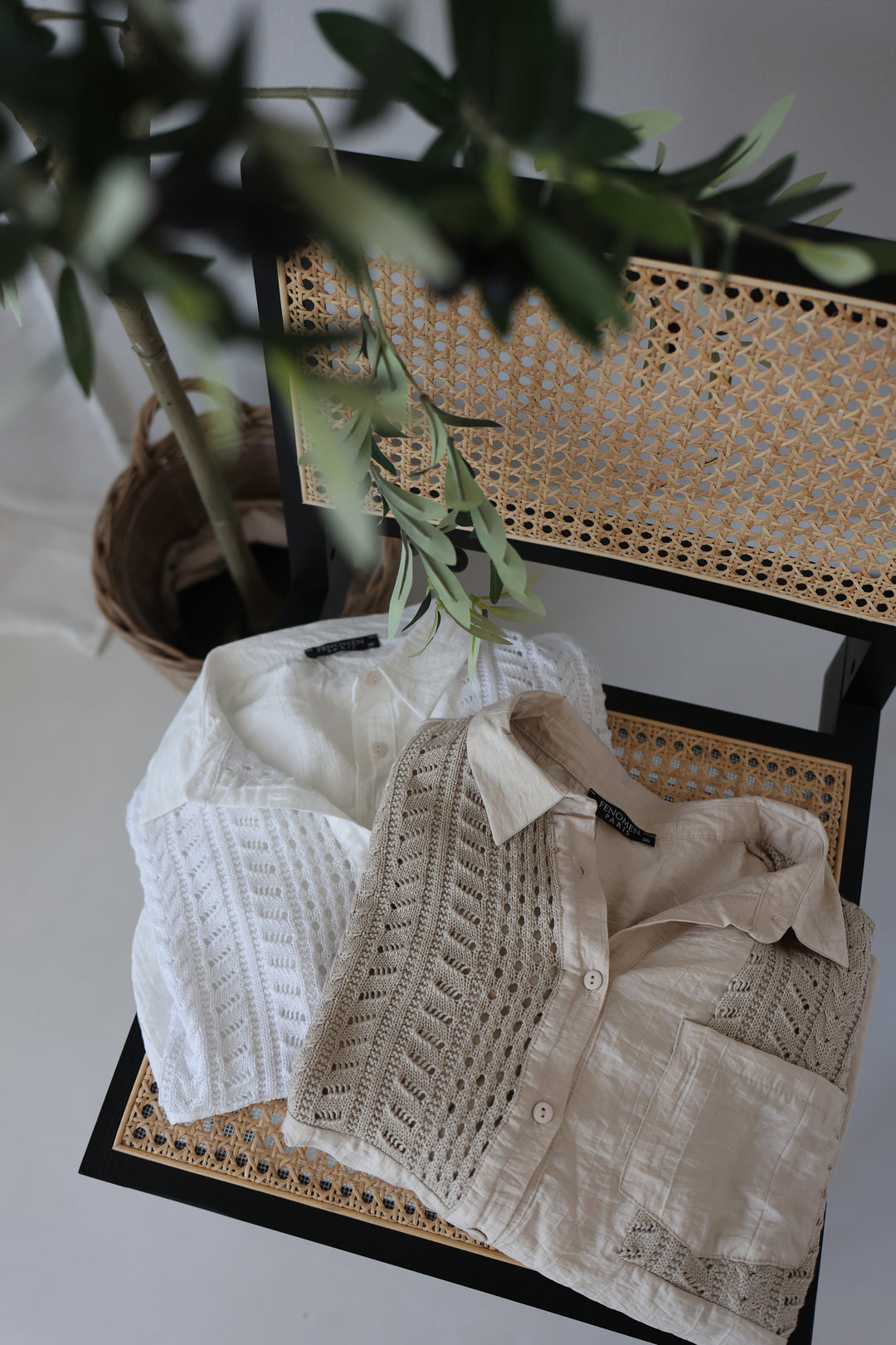 Lockere Bluse mit Häkeldetails Mirella