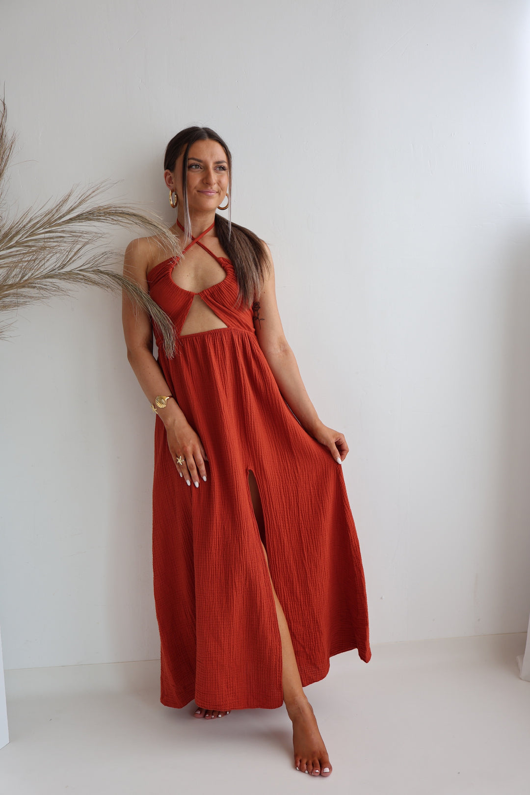 Langes Musselinkleid mit Cut-Outs Leona (einfarbig)