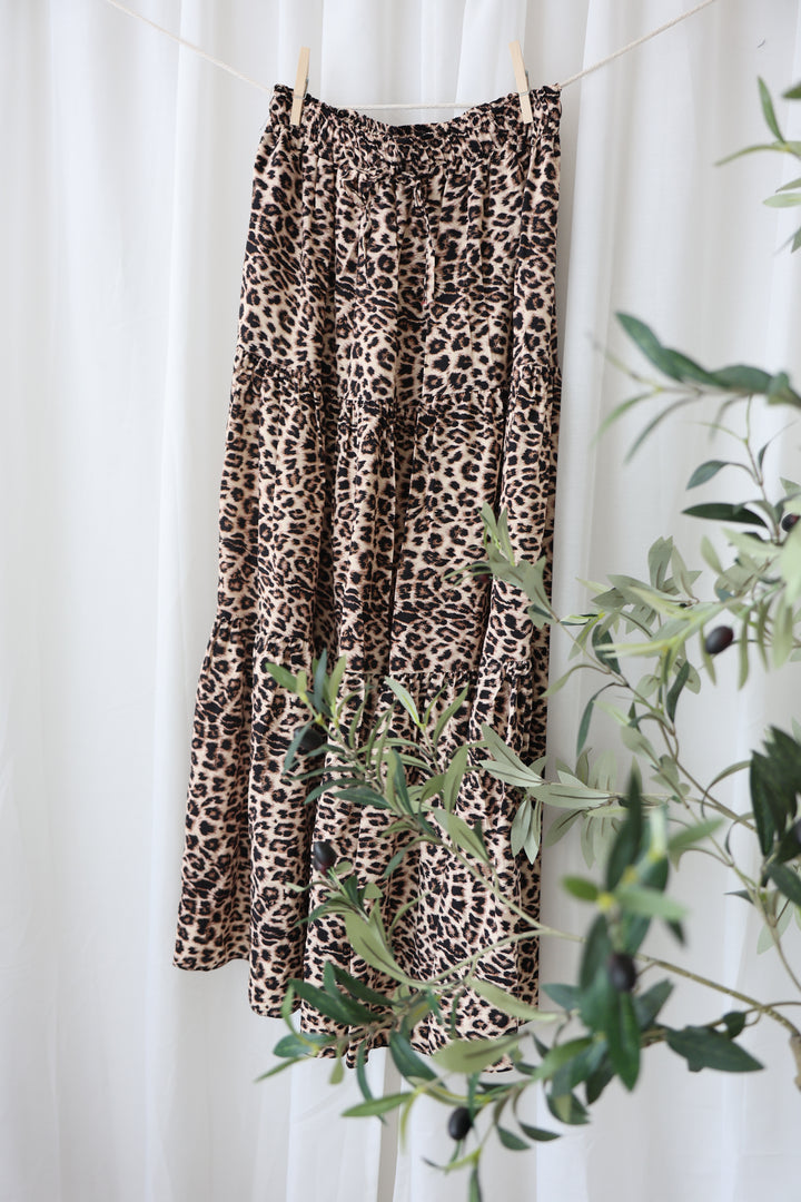 Langer Rock mit Leoprint Mary