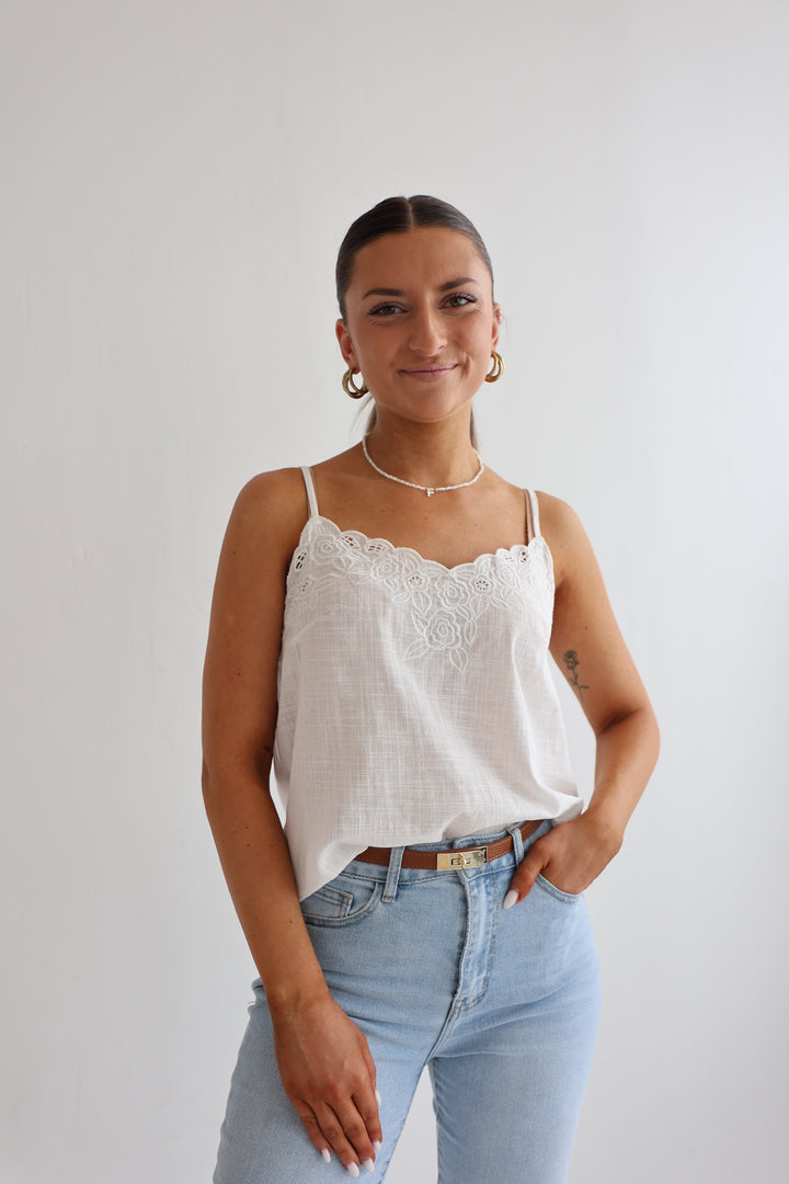 Baumwolltop mit Spitzenborte