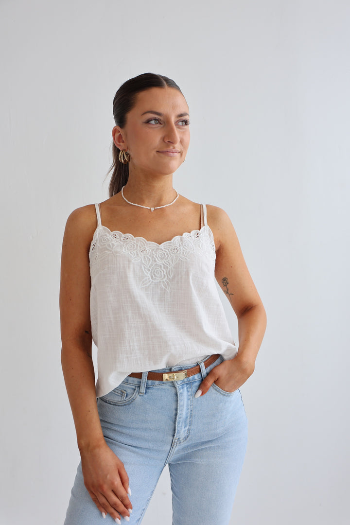 Baumwolltop mit Spitzenborte