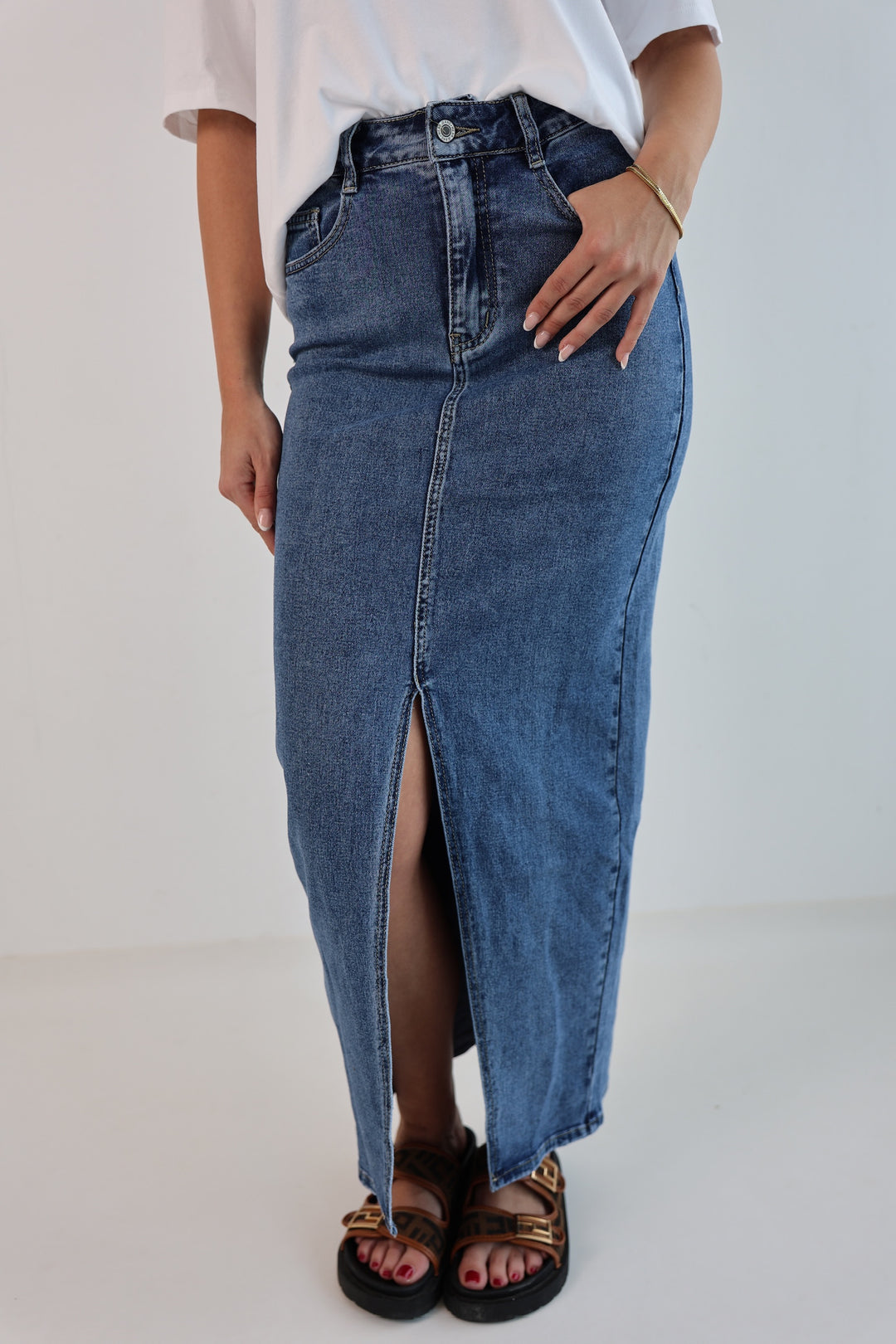 Langer Jeansrock mit Schlitz