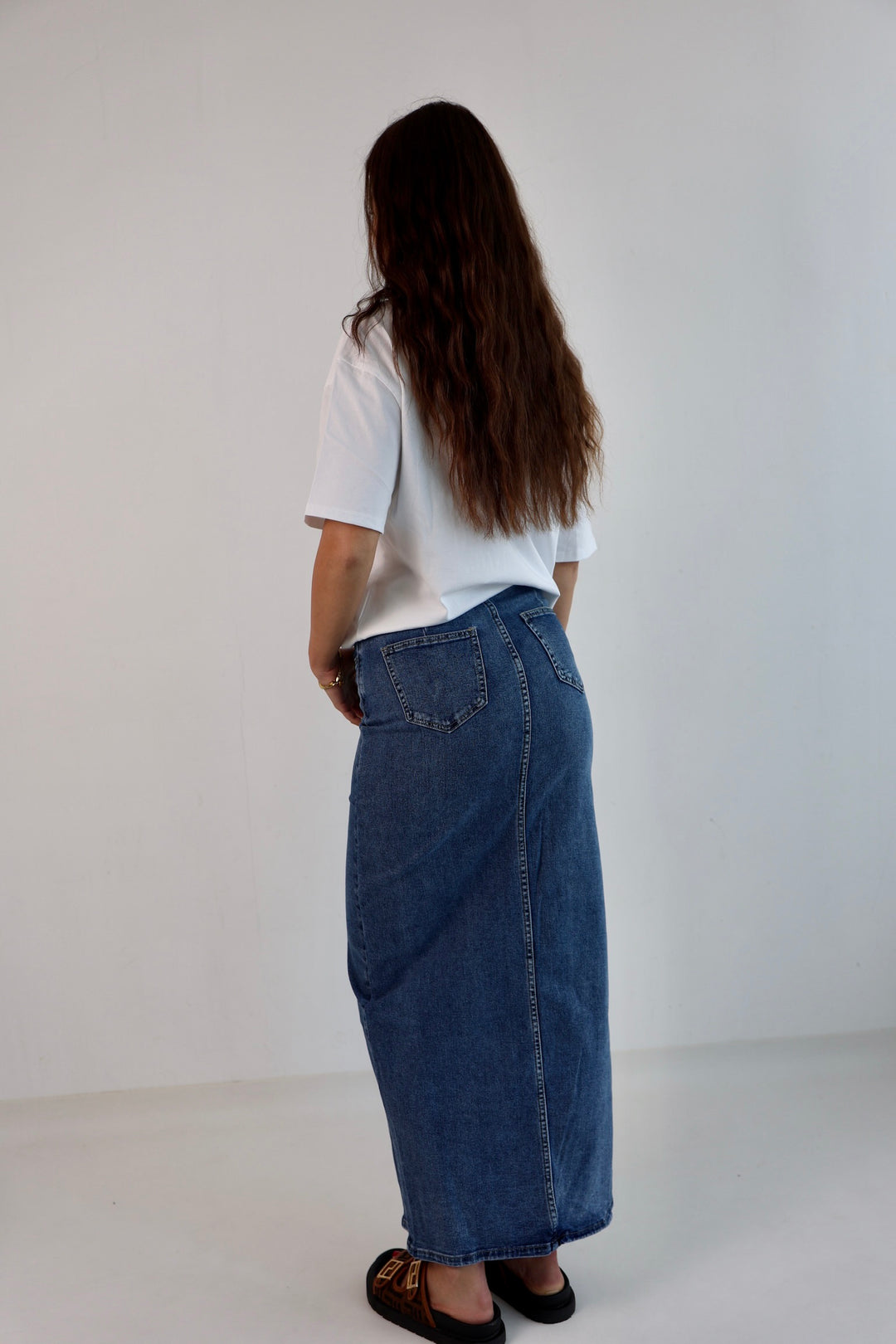 Langer Jeansrock mit Schlitz